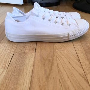 Monochrome white converse!